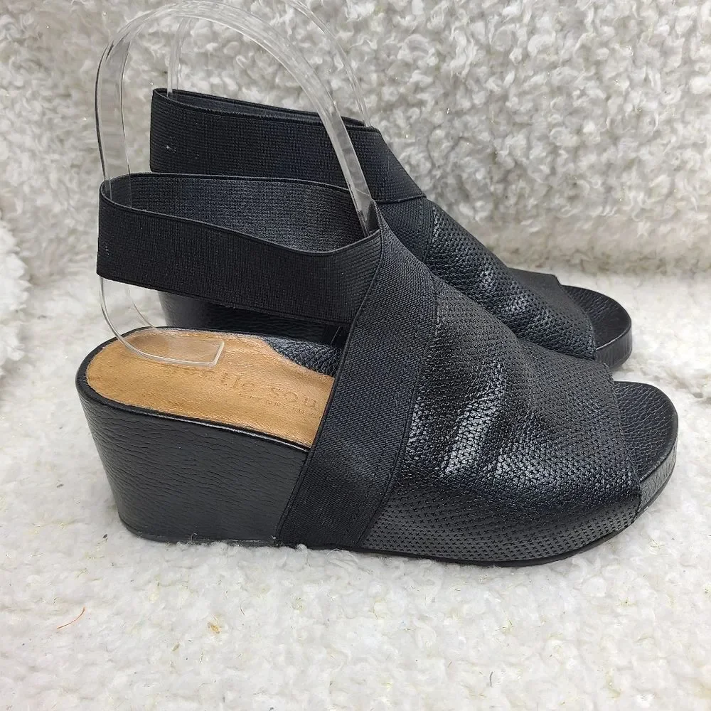 Gentle Souls by Kenneth‎ Cole Signature Gianna 2.0 Wedge Sandal sz 6